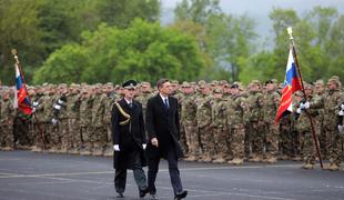 Pahor ob dnevu Slovenske vojske za njeno posodobitev #video