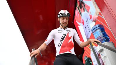 Zakaj je Kanadčan tako nujno potreboval obrok iz plastične posode? Tukaj je pojasnilo …