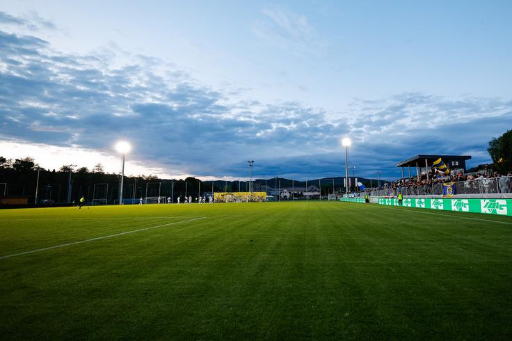 V Grosuplju, če bo stadion ustrezal merilom Nogometne zveze Slovenije za igranje prvoligaških tekem, bodo v sezoni 2026/27 gostovali vsi najboljši slovenski klubi, vključno s prvakom Celjem. | Foto: Aleš Fevžer