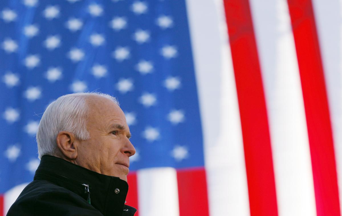 John McCain | Poleg Baracka Obame in Georgea Busha mlajšega se bodo zasebne žalne maše za Johna McCaina udeležili številni ugledni politiki iz ZDA in tujine.  | Foto Reuters