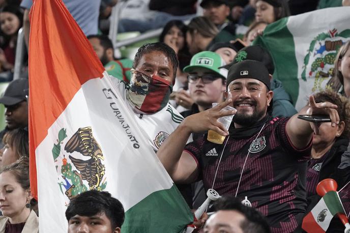 Mehika navijači | Mehiški navijači v zadnjih letih žalijo vratarja nasprotne ekipe. | Foto Reuters