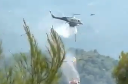 Med gašenjem požara trčila helikopterja: umrla člana ene posadke