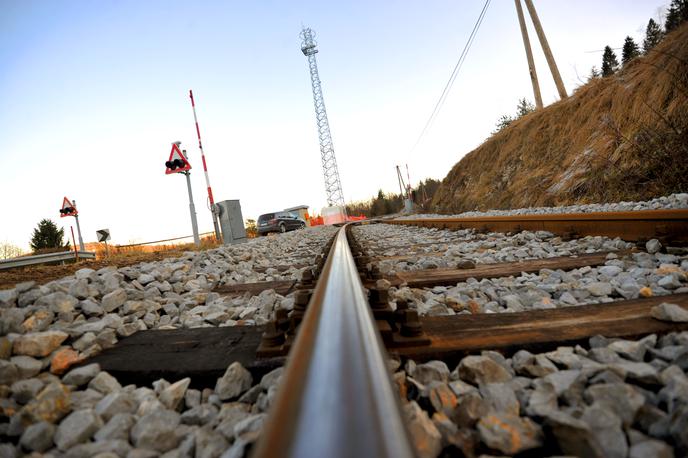 železnica | Novi predor bo v navezi z viaduktom po navedbah direkcije izboljšal varnost železniške proge Maribor–Šentilj, povečal njeno prepustno zmogljivost ter povečal hitrost proge na do 120 kilometrov na uro, s čimer se bo skrajšal tudi potovalni čas. | Foto STA
