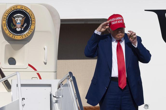 Donald Trump | Donald Trump si je za zdaj premislil glede carin za Švico. Nekateri Švicarji se bojijo, da je Švica preveč popustila Trumpu, nekateri Američani pa so prepričani, da je Trump popustil Švici, ker so ga švicarska podjetja obdarovala z izdelki iz zlata. | Foto Guliverimage