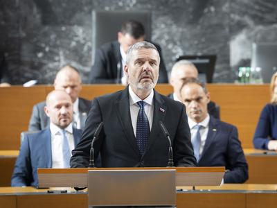 Posle dokončno prevzema tudi novi zunanji minister