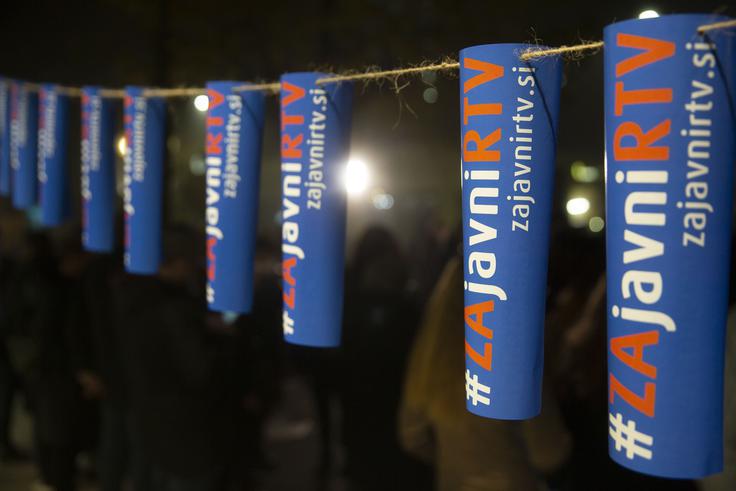 Za javni RTV. | Foto: Bojan Puhek