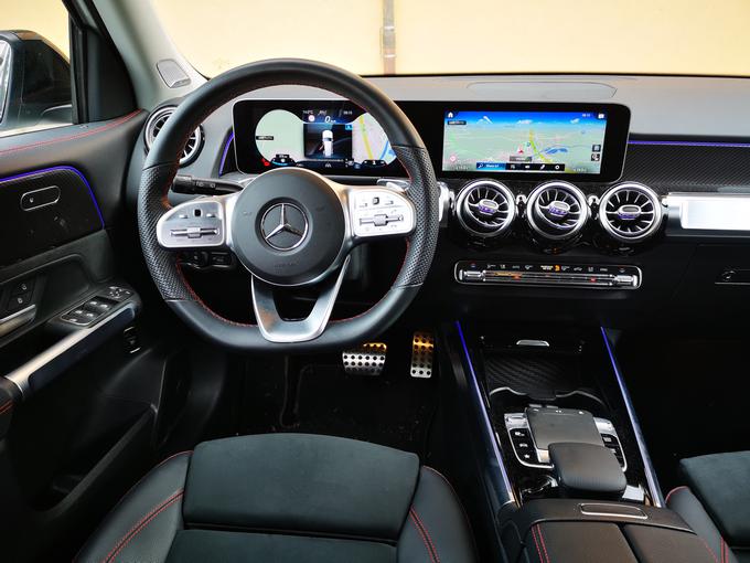 Vozniška notranjost je za Mercedes-Benz klasična in jo poznamo že iz drugih modelov. | Foto: Gregor Pavšič