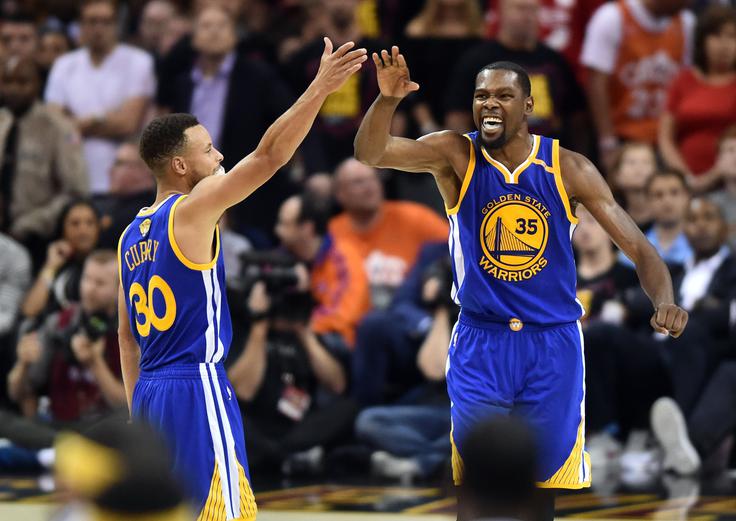 Zvezdnika Steph Curry in Kevin Durant nasprotujeta politiki predsednika ZDA. | Foto: Reuters
