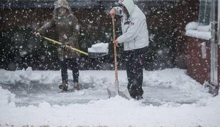 Pripravite topla oblačila in lopate, vremenoslovci napovedujejo sneg do nižin