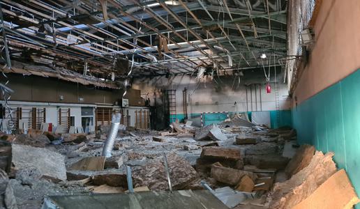 V telovadnici osnovne šole nastala ogromna materialna škoda: znano je, koliko bi lahko znašala #foto