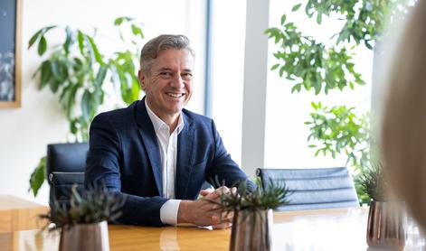 Podpora SDS pada, Gibanje Svoboda vse bližje vrhu