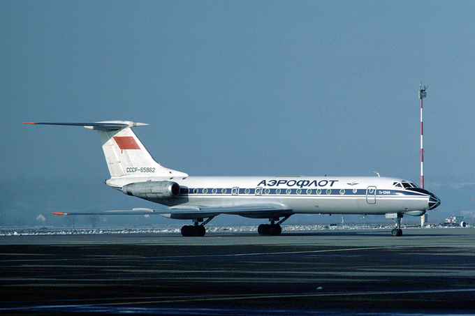 Potniško letalo tupolev tu-134A (na fotografiji) je vzletelo iz Sverdlovska (današnji Jekaterinburg), namenjeno pa je bilo v Grozni, prestolnico Čečenije. Polet Aeroflot 6502 je imel predviden še postanek v Samari (nekdaj Kuibišev). Na letalu je bilo 94 oseb - 87 potnikov in sedem članov posadke. | Foto: Thomas Hilmes/Wikimedia Commons