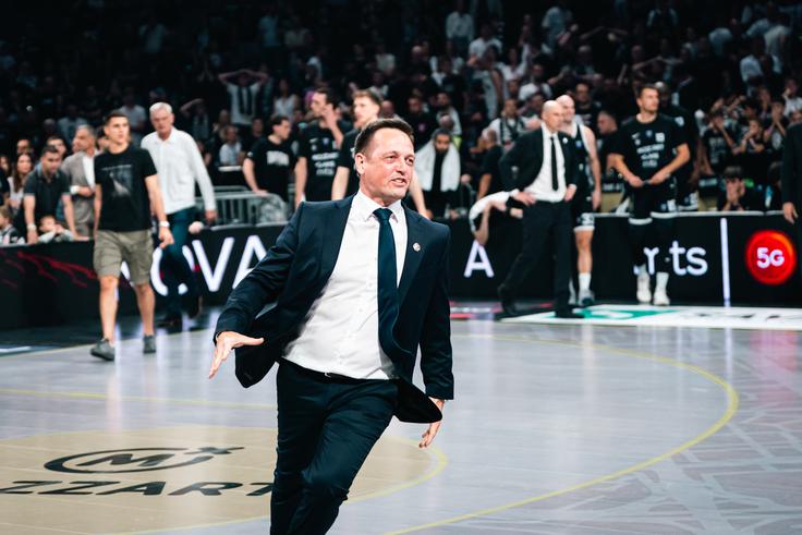 Veselje Aleksandra Sekulića, ki je po koncu stekel na igrišče. | Foto: Partizan Mozzart Bet/Dragana Stjepanović