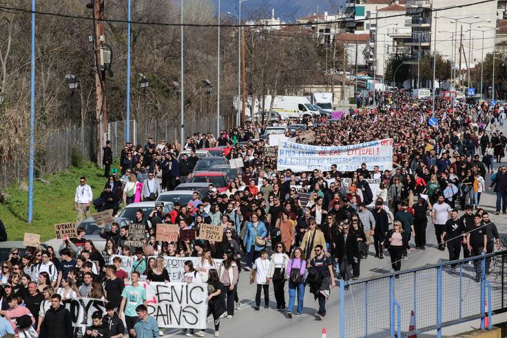 Grki so šli zaradi domnevnega zavlačevanja grških oblasti pri preiskavi nesreče večkrat na ulice.  | Foto: Guliverimage