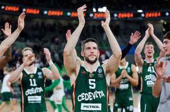 Olimpija po dramatični končnici do velike zmage pred rekordnim številom navijačev