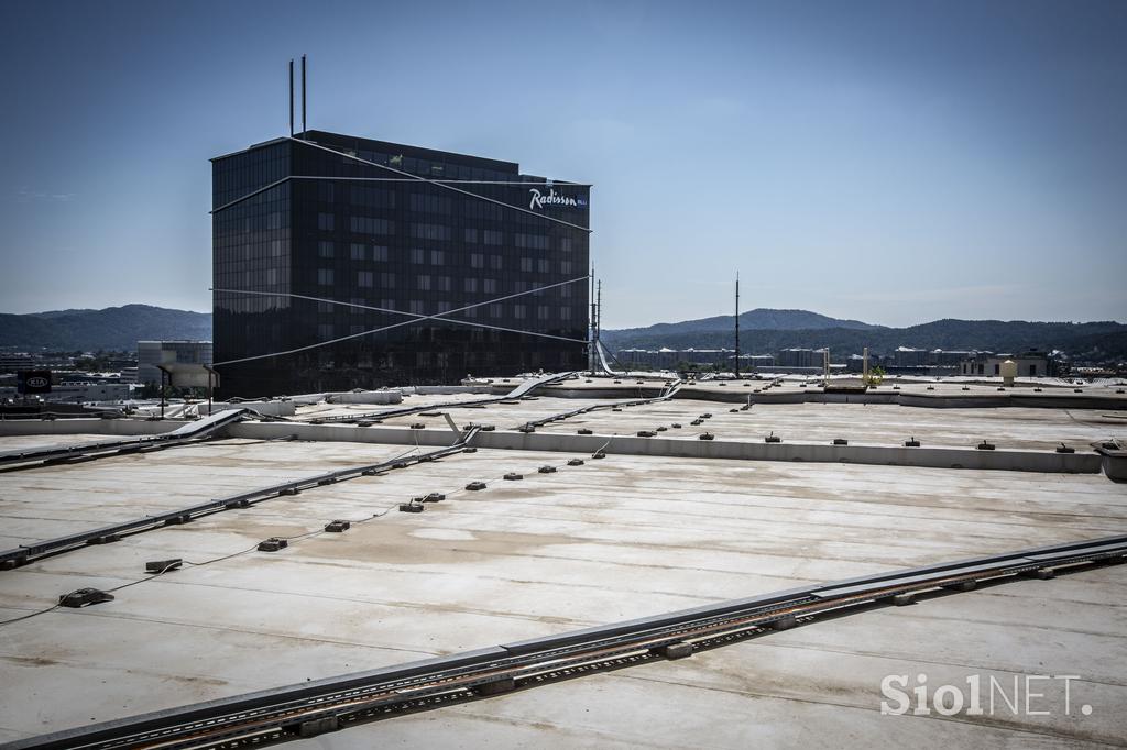 Žito silosi v ljubljanskem BTCju. silos žito