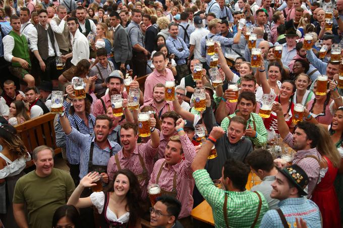 Prejšnji mesec so si ljubitelji piva dali duška na Oktoberfestu. V Katarju bo bistveno drugače. | Foto: Reuters