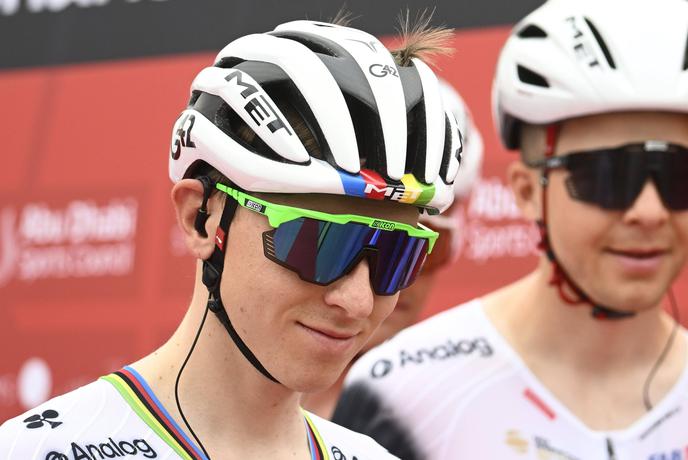 Tadej Pogačar izpolnil posebno željo Alanu Gilbertu, ki se je končala po 10 kilometrih