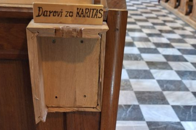 vlom, Frankolovo | Neznani vlomilci so se spravili nad škatlo za darove Karitasu in očitno iskali denar. | Foto Facebook/Branko Cestnik