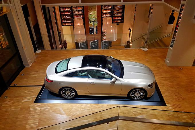 Slovenski oblikovalec je v svoji najnovejši umetnini avtomobilskih linij strnil zgodovino in šarm Mercedesovih slavnih kupejev ter ustvaril enega najlepših klasično oblikovanih kupejev nove dobe – mercedesa E coupe | Foto: Jure Gregorčič