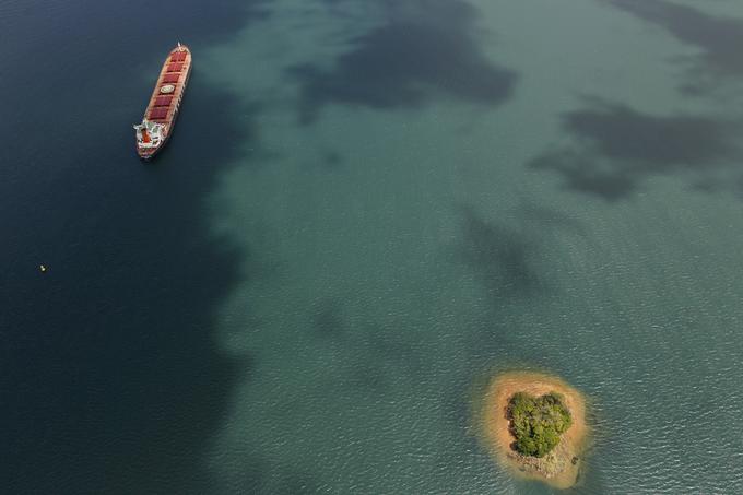 Sredi Panamskega prekopa leži Gatunsko jezero s številnimi otoki. | Foto: Reuters