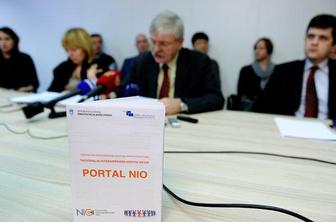 Sindikat centrov za socialno delo poziva ministrstvo k prevzemu odgovornosti