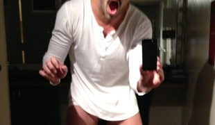 Ricky Martin za dobrodelne namene brez hlač