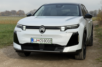 Odličen za družine, toda ozka motorna izbira in precej doplačljive opreme #foto