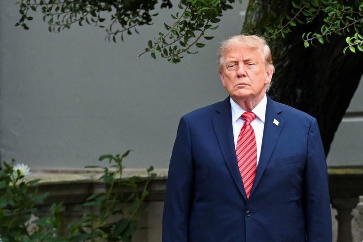 Trump bo pozneje odpotoval v svoje luksuzno letovišče v Doonbegu na zahodni obali države, kjer si bo ogledal odprto prvenstvo Irske v golfu. | Foto: Reuters