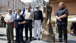 Na Dvornem trgu odkrit spomenik Gustavu Mahlerju (foto)