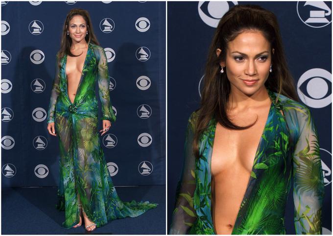 Jennifer Lopez se je v tej obleki pojavila že pred 16 leti. | Foto: Reuters