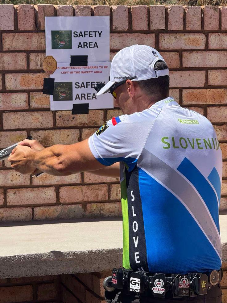 Sodelujejo tudi s slovenskim strelcem in svetovnim prvakom Robertom Černigojem. | Foto: 