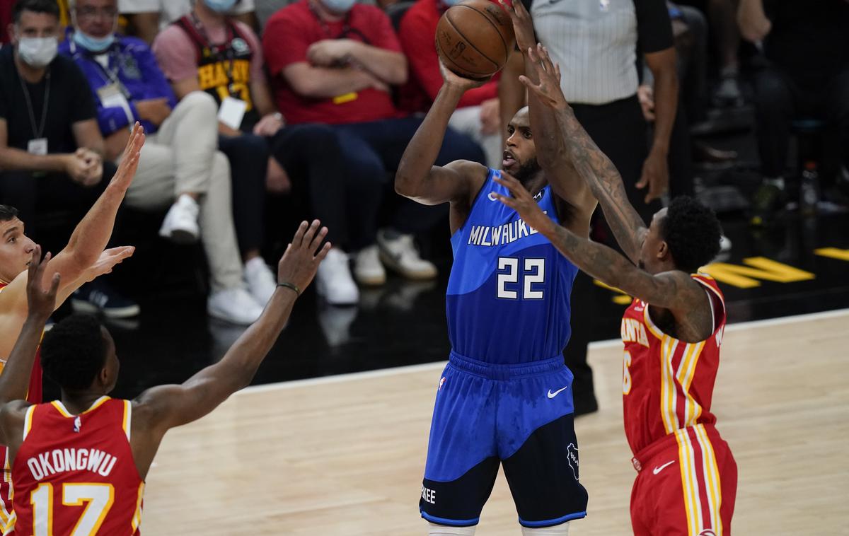 Khris Middleton | Trae Young si je na prvi domači tekmi konferenčnega finala poškodoval gleženj. | Foto Gulliver/Getty Images