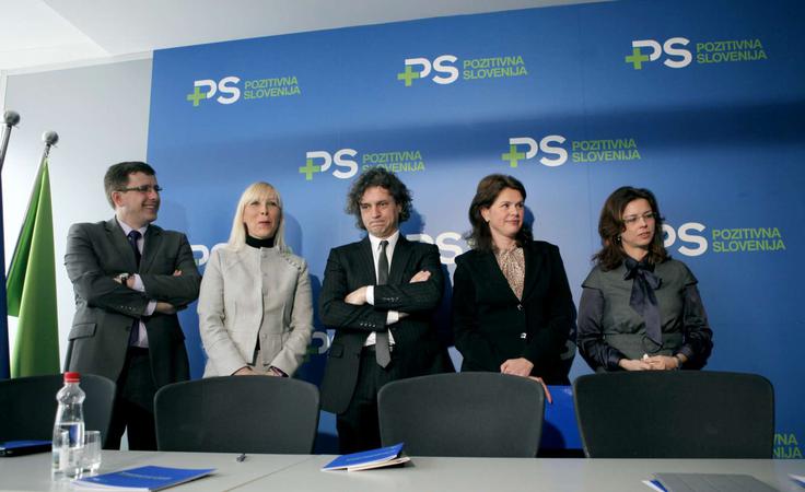 Mediji, ki so blizu koalicije KUL, Roberta Goloba predstavljajo za možnega voditelja bloka KUL, v katerem je v preteklosti že bil s funkcijami na vrhu Pozitivne Slovenije Zorana Jankovića, pozneje pa v SAB Alenke Bratušek.  | Foto: STA ,
