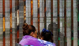 Na meji med ZDA in Mehiko lani manj migrantov, a več mrtvih