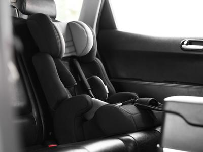 Resno svarilo Slovencem: Nehajte uporabljati te nevarne otroške avtosedeže