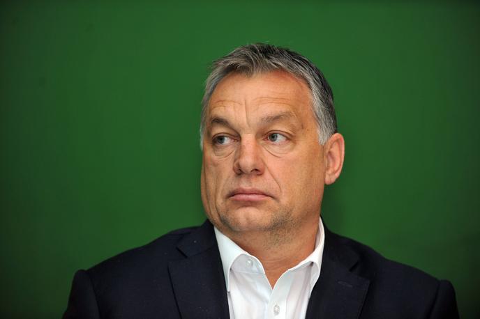 Viktor Orban | Če je bila pred leti glavna madžarska nacionalna bolečina sovjetska zadušitev madžarske vstaje leta 1956, jo je v zadnjih letih, tudi zaradi načrtne politike Viktorja Orbana, popolnoma zasenčil spomin na Trianonsko pogodbo in nostalgija po predtrianonski Madžarski oziroma Ogrski. | Foto Guliverimage