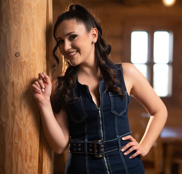 Larisa Sreš je velika ljubiteljica slovenske glasbe. | Foto: Osebni arhiv Larise Sreš