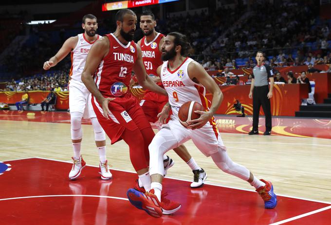 Košarkar NBA moštva Phoenix Suns Ricky Rubio je bil prvi strelec tekme med Španijo in Tunizijo. | Foto: Reuters
