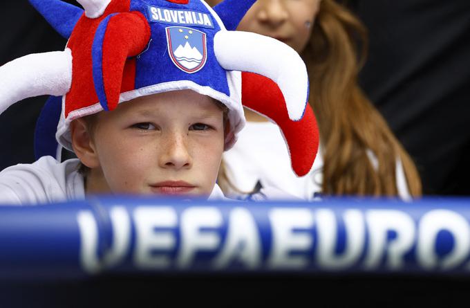 Sloveniji po enem izmed scenarijev za napredovanje v torek proti Angliji zadošča že poraz z manj kot štirimi zadetki. | Foto: Reuters
