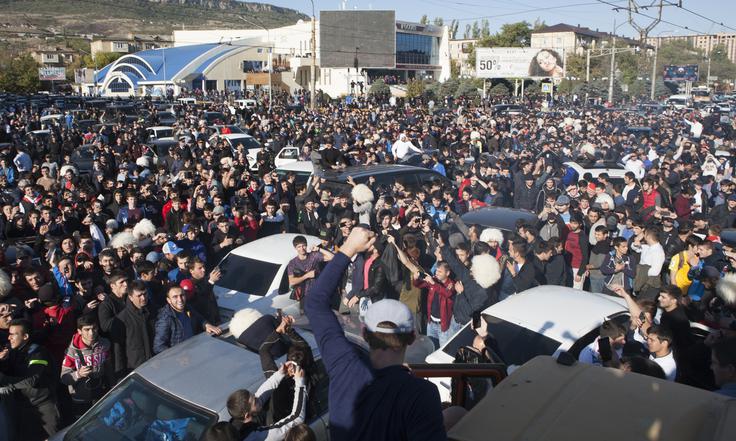 Po zmagi se je na ulicah Mahačkale, v prestolnici Dagestana, slavilo kot že dolgo ne.  | Foto: reuter