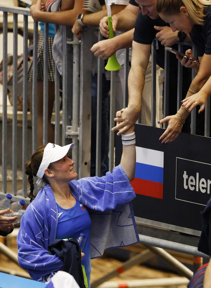 Tamara Zidanšek v družbi slovenskih navijačev | Foto: Reuters