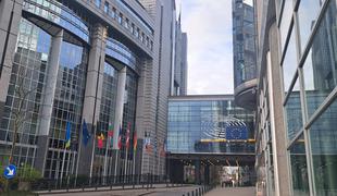 Obrambni ministri EU o nadaljnji vojaški pomoči Ukrajini