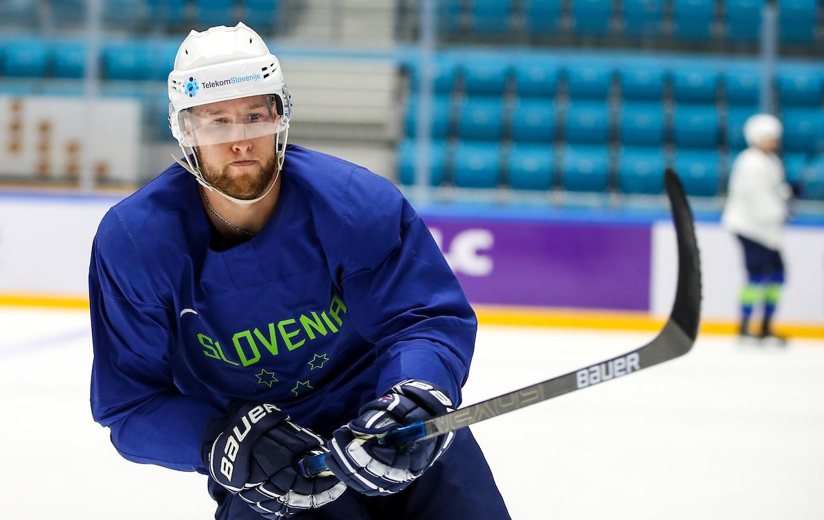 slovenska hokejska reprezentanca SP 2019 Nursultan Robert Sabolič | Robert Sabolič je na sredini tekmi svojemu moštvu z zadetkom in podajo pomagal do zmage nad Bansko Bystrico. Kljub zmagi so Švicarji ostali brez napredovanja. | Foto Matic Klanšek Velej/Sportida