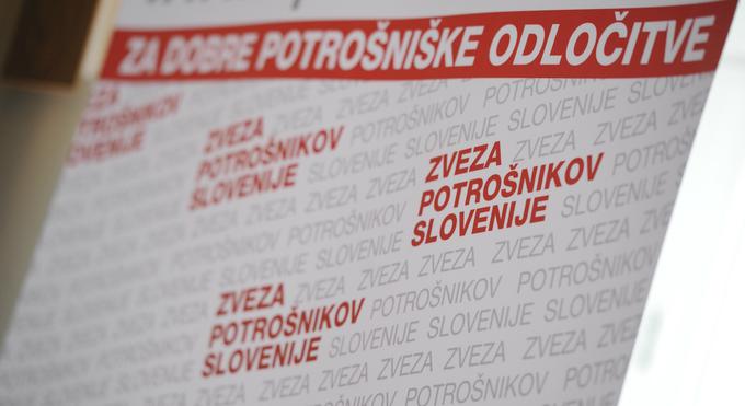 Na Zvezi potrošnikov Slovenije opozarjajo, da bi moral biti vsak potrošnik pred poletom obveščen o dodatnih stroških, še zlasti pa o politiki prevoza prtljage. | Foto: STA ,