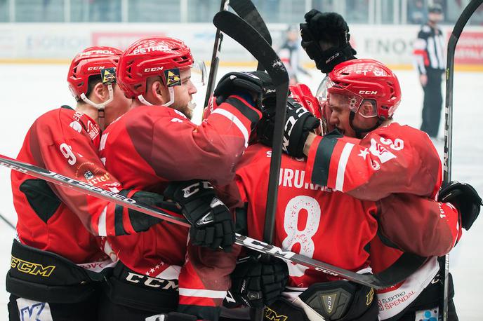 Acroni Jesenice SŽ Olimpija Alpska liga derbi | Hokejisti Jesenic so polfinale začeli s suvereno zmago nad kranjskim Triglavom. | Foto Peter Podobnik/Sportida