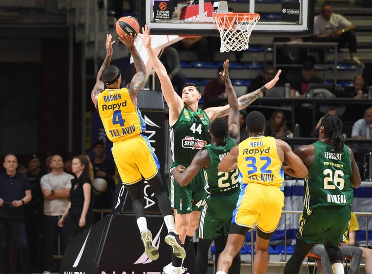 Z izjemo zadnjih minut je Maccabi odlično odigral tretjo tekmo. | Foto: Guliverimage