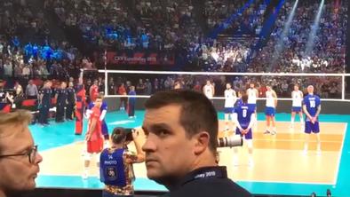 Ob minuti molka Srbi začeli žvižgati in kričati: Bombardiral nas je! #video