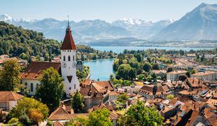 Tudi Švica uvedla karanteno za potnike iz Slovenije