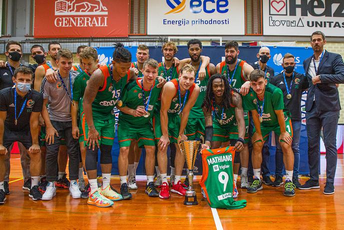 Olimpija v Stožice vrnila pokal, ki dve leti ni bil v njeni lasti